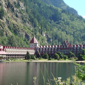 Three Valley Lake Chateau